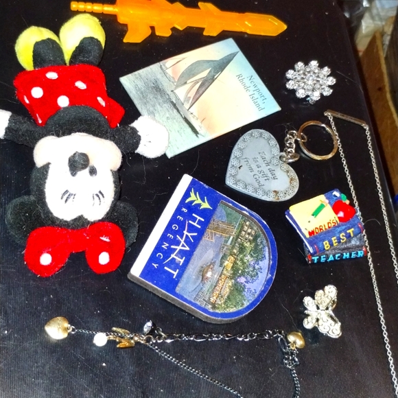 Grandma's a vintage junk drawer~pretty pretty things - Picture 2 of 8